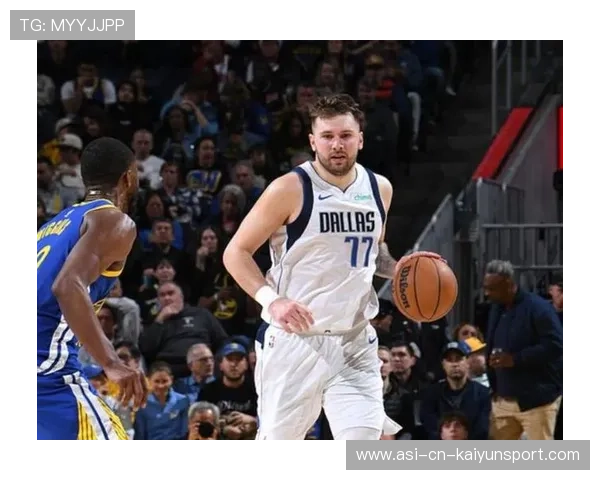 东契奇背身单挑得分，独行侠得分持续拉高